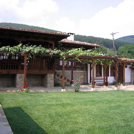 The House With The Vine Guest House Zheravna Exterior foto
