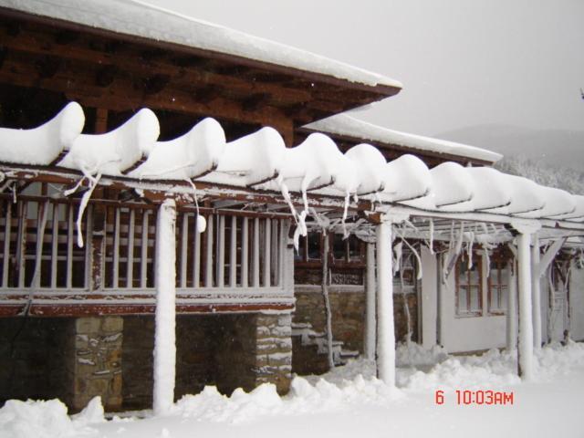 The House With The Vine Guest House Zheravna Exterior foto
