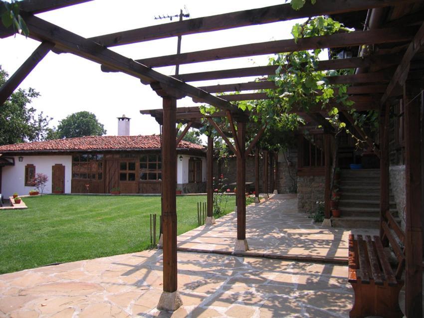 The House With The Vine Guest House Zheravna Exterior foto