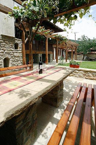 The House With The Vine Guest House Zheravna Exterior foto